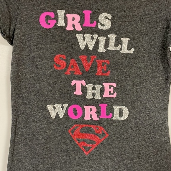 Girl's DC Comics Short Sleeve Shirt, Size: L but listing as M (runs small) - Picture 3 of 7